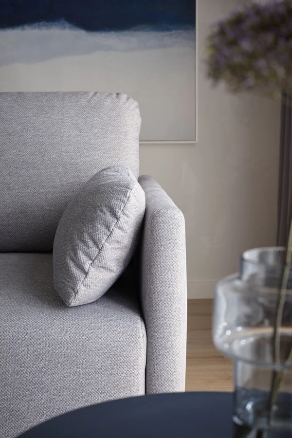 Szara sofa
